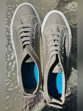 Blowfish Malibu Gray Casual Sneakers Size 7.5 ✨